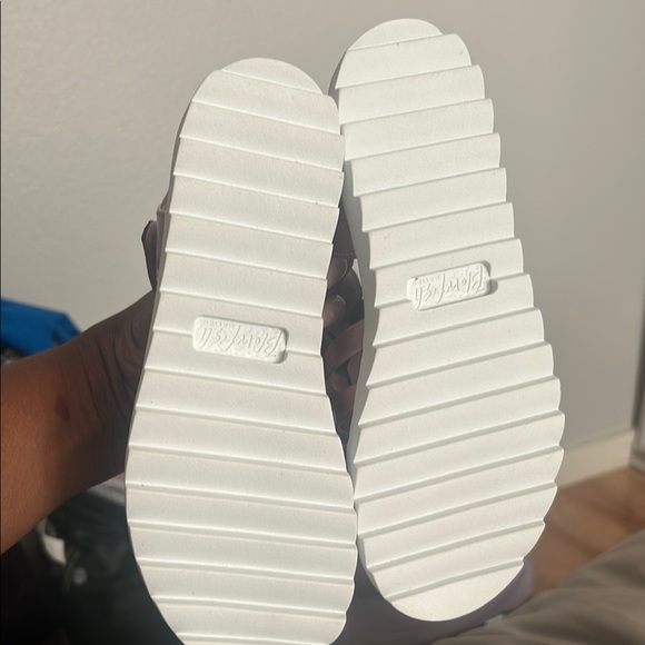 Pink Gladiator Sandals with Adjustable Ankle Strap.NEW - Picture 3 of 4